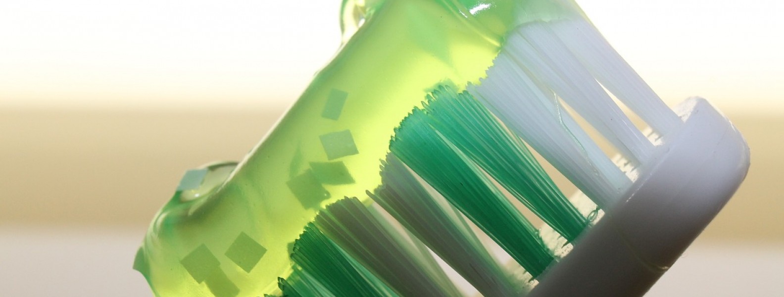 Jaką rolę pełni pasta do zębów w codziennej higienie jamy ustnej?